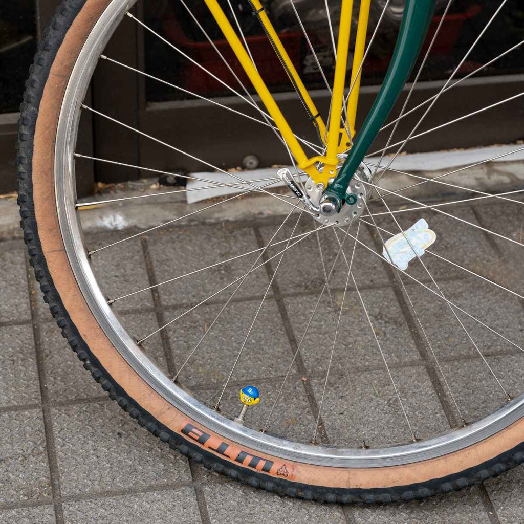 BLUE LUG anzenkun valve cap